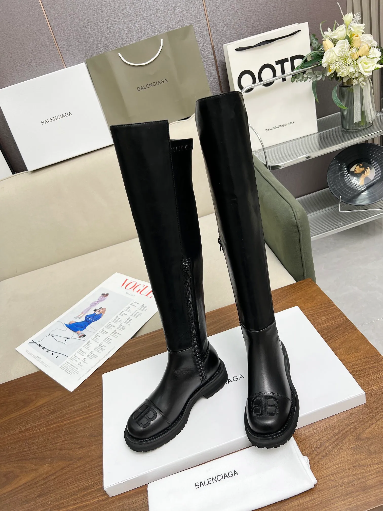 👟👟Ex-factory price 660👟👟 🍓 2024 Autumn and Winter BALENCIAGA/Balenciaga stretch boots are recommended [Proud] This shoe is very popular this year, independent style ➕ impeccable detail workmanship everywhere. 🆚Fabric: First-layer cowhide + boot elastic pu. Inner sheepskin size 35-40, 41 can be customized.